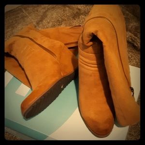 Wide calf wedged suede boots